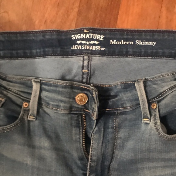 Signature by Levi Medium Wash Skinny Jeans - Picture 2 of 4